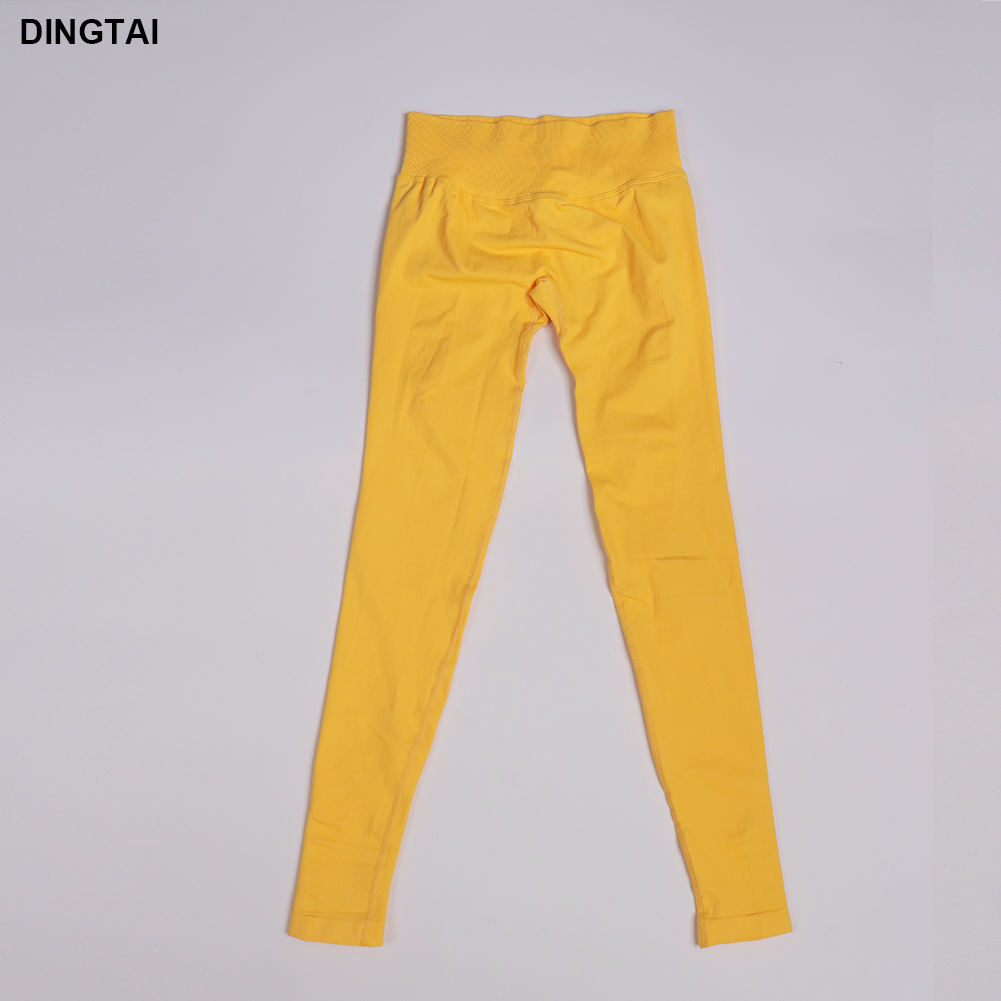 เลกกิ้งสีเหลือง