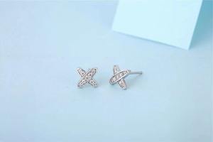 Pendientes de tuerca de moissanita redondos clásicos de moda Pass Tester con diseño de cruz en plata de ley - Product Image 2