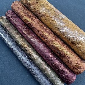 Cuir Qifeng, simili cuir PU 0,9 mm x 137 cm, texture tissée estampée à chaud pour chaussures, sacs, meubles - Product Image 3