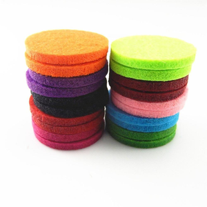 100 pièces de coussinets de rechange en feutre écologiques de 25 mm de diamètre, de couleurs assorties, pour diffuseur d'huiles essentielles d'aromathérapie, collier avec pendentif - Product Image 4