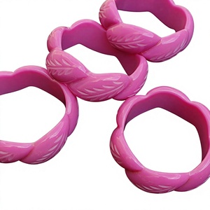 Bracelet jonc élégant en résine en forme de fleur, design mignon jaune et rose, bijoux sculptés artistiques et tendance, artisanat pour femme, idéal pour mariage - Product Image 4