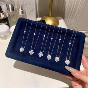 Collana con Ciondolo Quadrifoglio Portafortuna S999, Catena con Croce in Zirconi di Lusso per Donna - Product Image 2