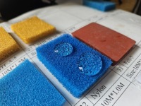 Feuilles de mousse de silicone à cellules ouvertes de vente chaude tampon de silicone moussant en mousse de silicone découpé à l'emporte-pièce