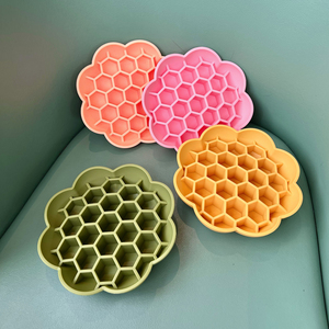 Tazón de Alimentación Lenta para Perros, Diseño de Panal de Abeja, Personalizado de Fábrica, de Silicona, Antideslizante, para Perros y Gatos - Product Image 5