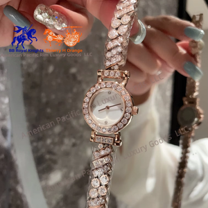 Reloj de Lujo para Mujer Marca H, Set de Cinco Pulseras, Reloj de Cuarzo Moderno, Elegante Accesorio con Cristales de Estrás - Product Image 4