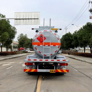 รถบรรทุกถังเคมีที่ติดไฟได้18M3 sinotruck HOWO 6x4 16M3สำหรับการขนส่งของเหลวอันตราย - Product Image 6
