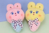 OEM/ODM service 8 pouces coloré lapin forme crème glacée en peluche couette or estampillé conception accrocheur griffe Machine remplissage PP