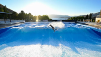 Simulateur de surf en eau profonde stationnaire pour parcs aquatiques et centres de surf, machine de surf pour surfeurs avancés