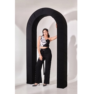 Conjunto de Dos Piezas para Mujer, Top Negro con Pantalón Recto con Pedrería, Atuendo Elegante con Detalles Brillantes, Look Moderno - Product Image 1