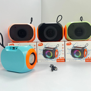 ポータブルBluetoothスピーカーポータブルBluetoothスピーカー強力なサウンドとディープベースRGBライトワイヤレススピーカー - Product Image 3