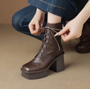 Botas de cuero versátiles, cómodas y a la moda, con plataforma y cordones, de piel de vaca lavada a capas. - Product Image 5