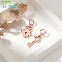 Pendentif Cadenas et Clé en Rhombus Hypoallergénique et Inoxydable, Plaqué Or 18K, en Acier Inoxydable, Idéal pour Cadeau de Bijoux pour Couples