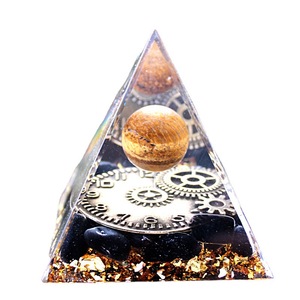 Adorno de Escritorio Piramidal de Resina Epoxi con Diseño de Engranajes de Reloj, Decoración Feng Shui, Paquete Individual - Product Image 5