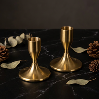 Porte-bougie doré pour bougies coniques avec base large et ronde pour la décoration de table de mariage, la décoration intérieure et les événements en gros