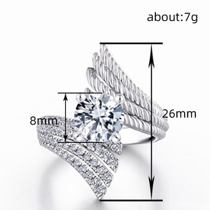 Anello Offset a Forma di Ala d'Angelo per Donne, Gioiello da Dito di Lusso e alla Moda - Product Image 5