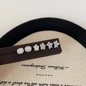 Boucles d'oreilles clous pour femme en argent sterling 925, design vintage mignon et de niche, luxe et mode, pour soirée, adaptées aux peaux sensibles - Product Image 2