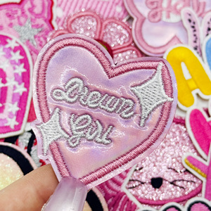 2025 Mới Lớn Hip Hop Thêu Thiết Kế Sắt Trên Các Bản Vá Lỗi Tùy Chỉnh Báo Chí Nhiệt Vá Màu Hồng Vải Cho Phim Hoạt Hình Quần Áo Trang Trí - Product Image 1