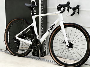 KOZO Vente en Gros Directe Usine Vélo de GRAVEL en Fibre de Carbone 700C <span class=keywords><strong>Shimano</strong></span> <span class=keywords><strong>105</strong></span> 24S <span class=keywords><strong>Frein</strong></span> à Disque Hydraulique OEM - Product Image 1