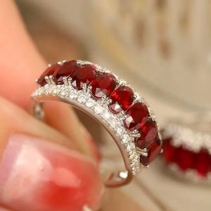 แหวนทองคำขาวบริสุทธิ์ 18K ยี่ห้อซินฟลาย ประดับเพชรธรรมชาติ 0.42 กะรัต และทับทิม 2.8 กะรัต รับรองโดย GRC ผลิตเพื่อขายส่ง - Product Image 1