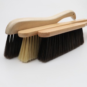 Cepillo para cama con mango de madera, cerdas de fibra química, cerdas largas y suaves, limpieza del hogar para camas y sofás - Product Image 2