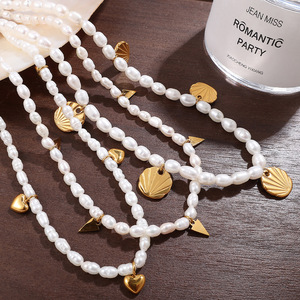 สร้อยคอมุกน้ำจืดสีขาวพร้อมจี้รูปหัวใจชุบทองสำหรับผู้หญิงใส่ได้ทุกวัน - Product Image 2