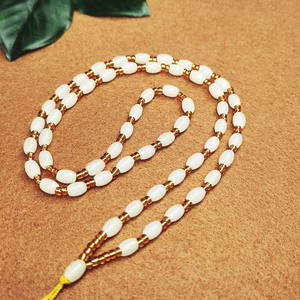 قلادة من الخرز الزجاجي واليشم مع سلسلة خرز وحبل تعليق من الأوبسيديان واليشم - Product Image 1