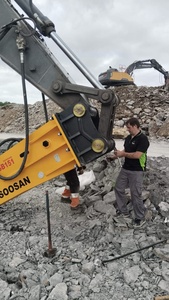 Martillo Hidráulico SB151, Nuevo, con Cincel, Bomba para Excavadoras de 40-55 Toneladas, 1 Año de Garantía - Product Image 2