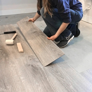 <span class=keywords><strong>Suelo</strong></span> <span class=keywords><strong>Laminado</strong></span> de Madera de Roble <span class=keywords><strong>Cerezo</strong></span>, Resistente al Agua, 8mm 12mm AC4 AC3, Instalación con Sistema de Clic, Alto Brillo, Resistente al Desgaste, para Sala de Estar, HDF - Product Image 6