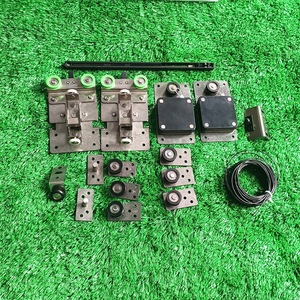 Kit de quincaillerie pour porte papillon en alliage d'aluminium avec double amortisseur pour système coulissant de porte pliante et pivotante de placard ou armoire - Product Image 1