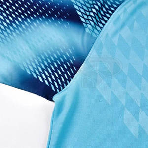 Uniforme de fútbol personalizado para hombre, diseño ajustado de la mejor calidad para un rendimiento óptimo, ropa de fútbol hecha directamente - Product Image 5