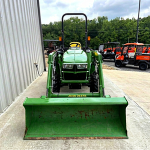 Tracteur compact à roues John Deere 3038E, 70 CV, 4 roues motrices, chargeur frontal, vert, pour utilisation agricole - Product Image 1