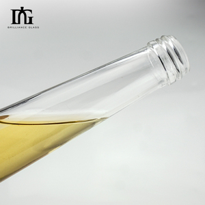 Vente en gros de bouteilles en verre rondes miniatures mignonnes empilables de 250 ml/500 ml/700 ml/750 ml avec bouchon en liège gravé pour liqueur, <span class=keywords><strong>vodka</strong></span>, whisky, vin, tequila, brandy - Product Image 4