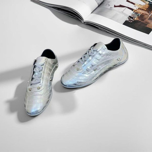 รองเท้าสเก็ตและรองเท้าผ้าใบผู้หญิงรุ่นใหม่ปี 2025 สไตล์คู่รัก ประดับหมุด พังก์513-3 รองเท้าผ้าใบเยอรมันเสริมส้นแบบซ่อนสำหรับผู้หญิง - Product Image 5