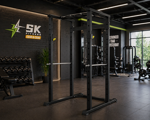 Rack <span class=keywords><strong>de</strong></span> musculation professionnel SK Commercial, robuste, en acier Q235 <span class=keywords><strong>de</strong></span> 3,0 mm, cage à squats multifonctionnelle <span class=keywords><strong>pour</strong></span> entraînement <span class=keywords><strong>de</strong></span> force professionnel en salle <span class=keywords><strong>de</strong></span> <span class=keywords><strong>sport</strong></span> ou club. - Product Image 1