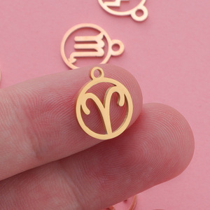 Pendentifs en acier inoxydable plaqué or creux avec 12 signes du zodiaque pour la fabrication de bijoux, vente en gros - Product Image 3