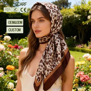 Sciarpa di Moda Femminile Personalizzata in Poliestere 90*90, Scialle in Raso di Seta con Stampa Serigrafica, Grande Foulard Quadrato con Motivo Leopardato - Product Image 1