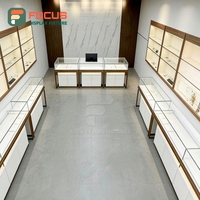 Vitrine de présentation de bijoux en verre et métal avec éclairage LED de luxe moderne, robuste, écologique, étanche et taille personnalisable pour