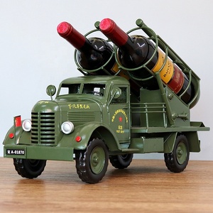 Porte-bouteilles de vin en métal artisanal rétro en tôle de fer, modèle de véhicule <span class=keywords><strong>militaire</strong></span>, porte-bouteilles de vin de voiture, artisanat en métal - Product Image 1