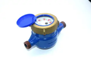 مقياس ماء نحاسي متعدد النفاثات جاف متعدد الجودة للبيع DN15-25 مقياس ماء جسم الحديد من النوع الجاف
