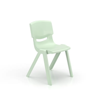 Chaises en plastique moulées d'une seule pièce ; Chaises empilables pour les élèves des écoles primaires et secondaires ; Chaises gain de place