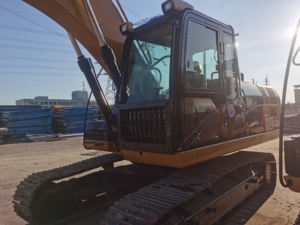 รถขุดตีนตะขาบ Caterpillar 320D2 มือสอง ใช้งานน้อย ได้รับการรับรองมาตรฐาน CE พร้อมหัวต่อแบบ Quick Coupler และหัวเจาะ - Product Image 2