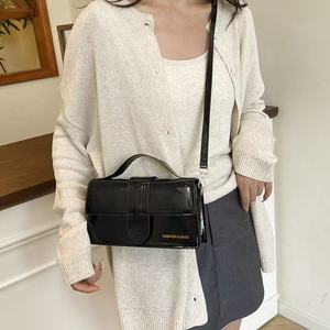 Sac carré en cuir brillant design décoratif délicat sac à bandoulière unique - Product Image 5