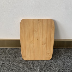 Planche à découper en bambou carrée 25x20x1cm pour la cuisine et le camping - Product Image 1