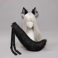 Accessoire capillaire écologique en forme de queue de loup, avec sangles réglables et décoration de queue moelleuse, une poupée de fête en peluche rose adorable.