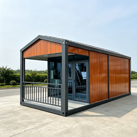 Vente en gros de maison conteneur modulaire préfabriquée avec balcon, toit triangulaire en verre et toit à pignon en bois, nouvelle conception, petite villa