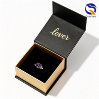 Caja de Anillo de Lujo con Inserto de Terciopelo Negro y Logotipo en Lámina Dorada, con Superficie en Relieve, Aceptada por OEM