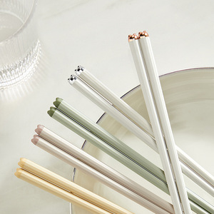 Palillos de aleación Hy-0103, redondos, antibacterianos, antideslizantes, resistentes a altas temperaturas, vajilla doméstica de primera calidad para adultos - Product Image 2