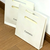 Sac cadeau en papier écologique, recyclable, réutilisable, de luxe, avec poignée découpée, emballage écologique, marquage de la marque, laminage mat, pour l'emballage des achats
