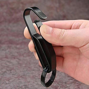 Porte-clés robuste de style tactique avec 2 anneaux et clip de fixation rapide en métal - Product Image 3