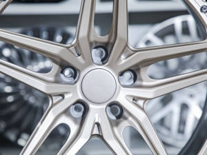 Cinco Raios Projeto Côncavo Profundo Matte White Gold Face Gloss Polish Barril Carro De Passageiro Forjado Rodas para C7 Corvette - Product Image 4